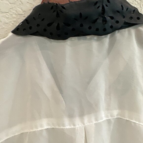 Almost Famous Women's White Sleeveless Top Size Small - Picture 7 of 7